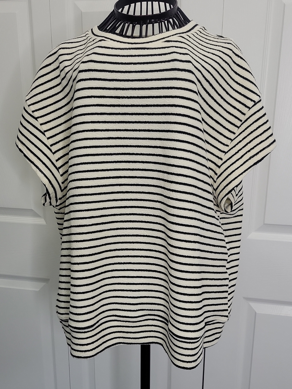 Stile Collection Striped Short Sleeve Knit Top Black & Cream Size Small